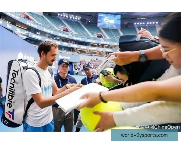 全球网球巡回赛焦点对决引发球迷热议与期待新星崛起挑战传奇王者