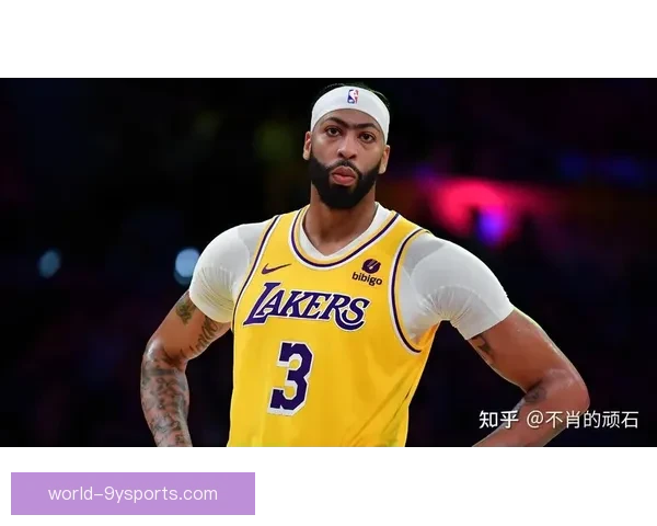 浓眉哥复出帮助湖人轻松取胜 詹姆斯与戴维斯再度联手打破对手防线