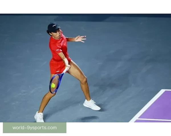 网球赛场激烈对决明星选手争夺年度冠军风云再起